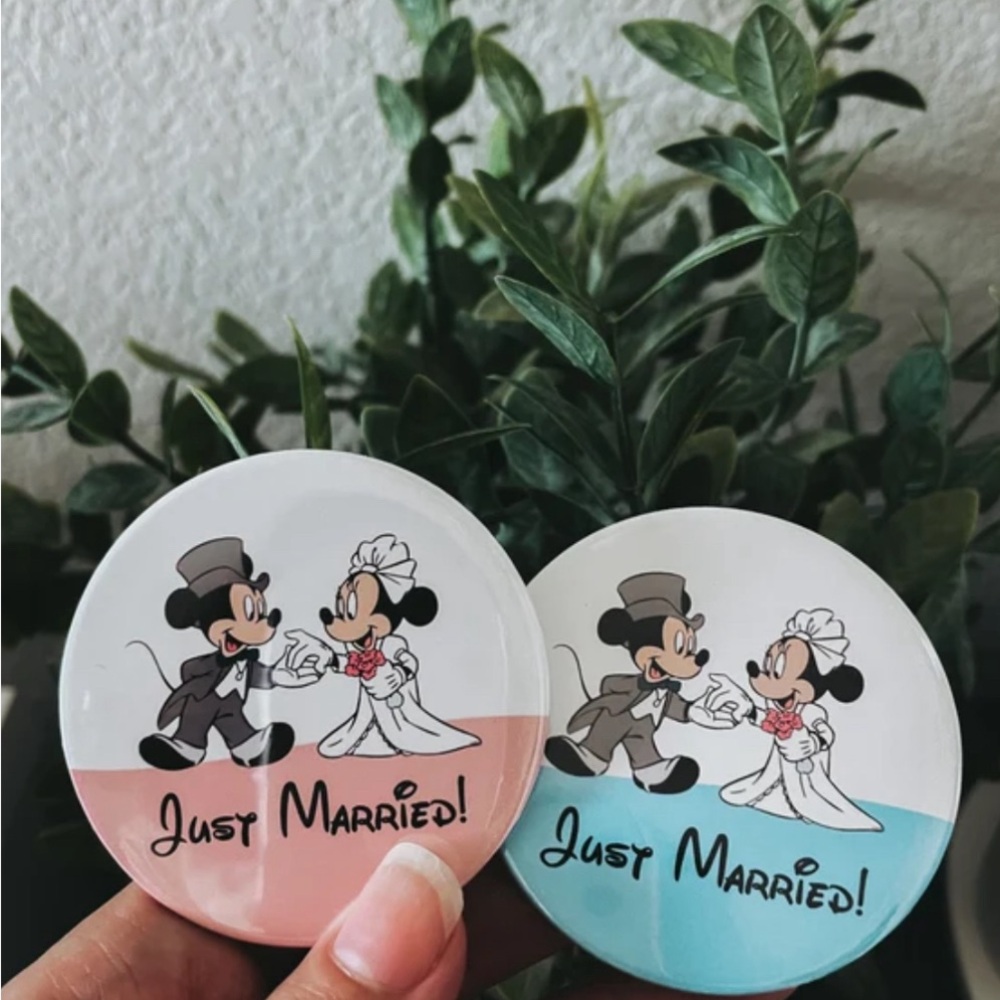 Just married Disney badge | Disney couple badge | Disney wedding | Disney button